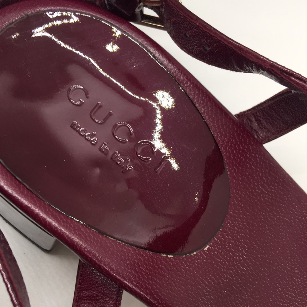 Gold Link Gucci Sandals - Picture 4 of 8